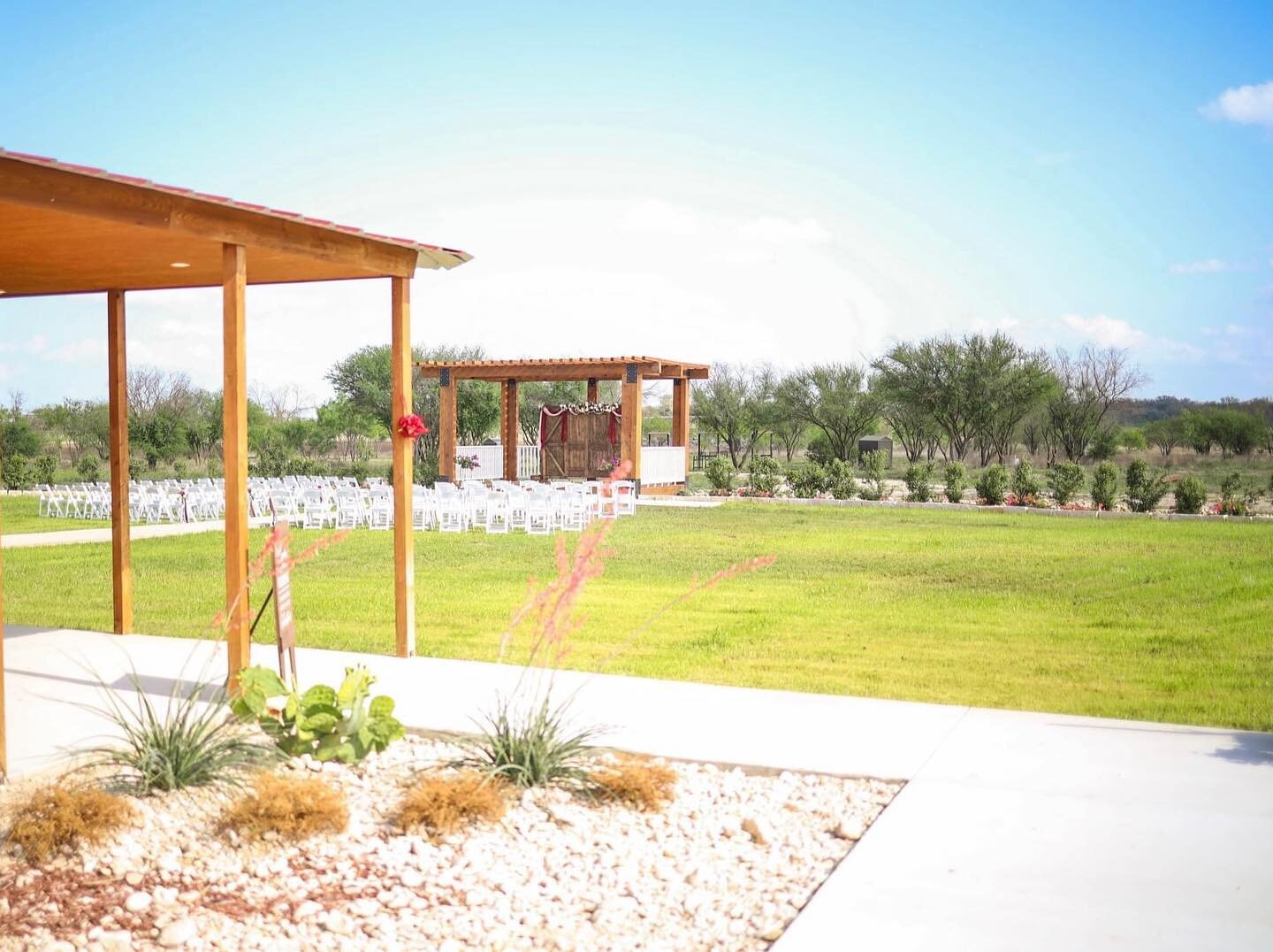 Thankful for the rain (VERY!), but how stunning does our wedding pergola look in the sunshine?! ☀️